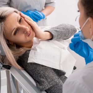 Signs You Need Emergency Dental Care and How to Prepare
